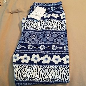 **SOLD**Super Soft OS Leggings